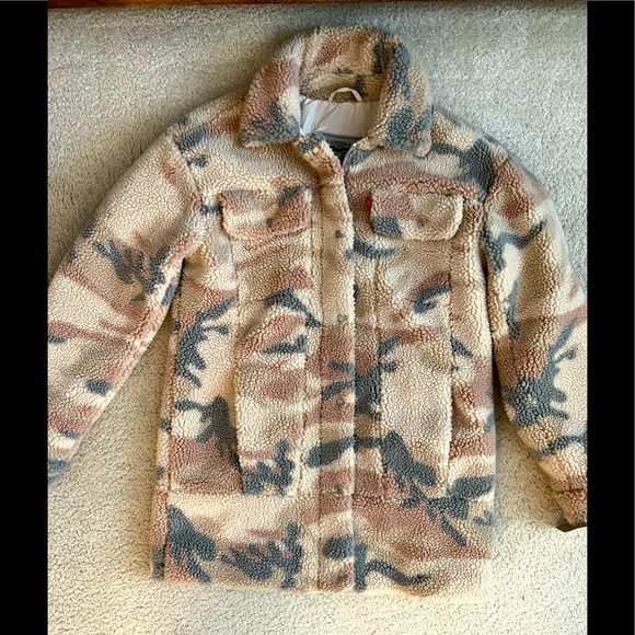Levi’s Camo Sherpa Trucker NWT size S - Picture 2 of 6